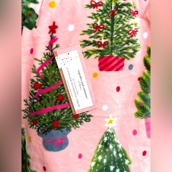 Cupcakes and Cashmere Pink Christmas Tree throw - Picture 2 of 2
